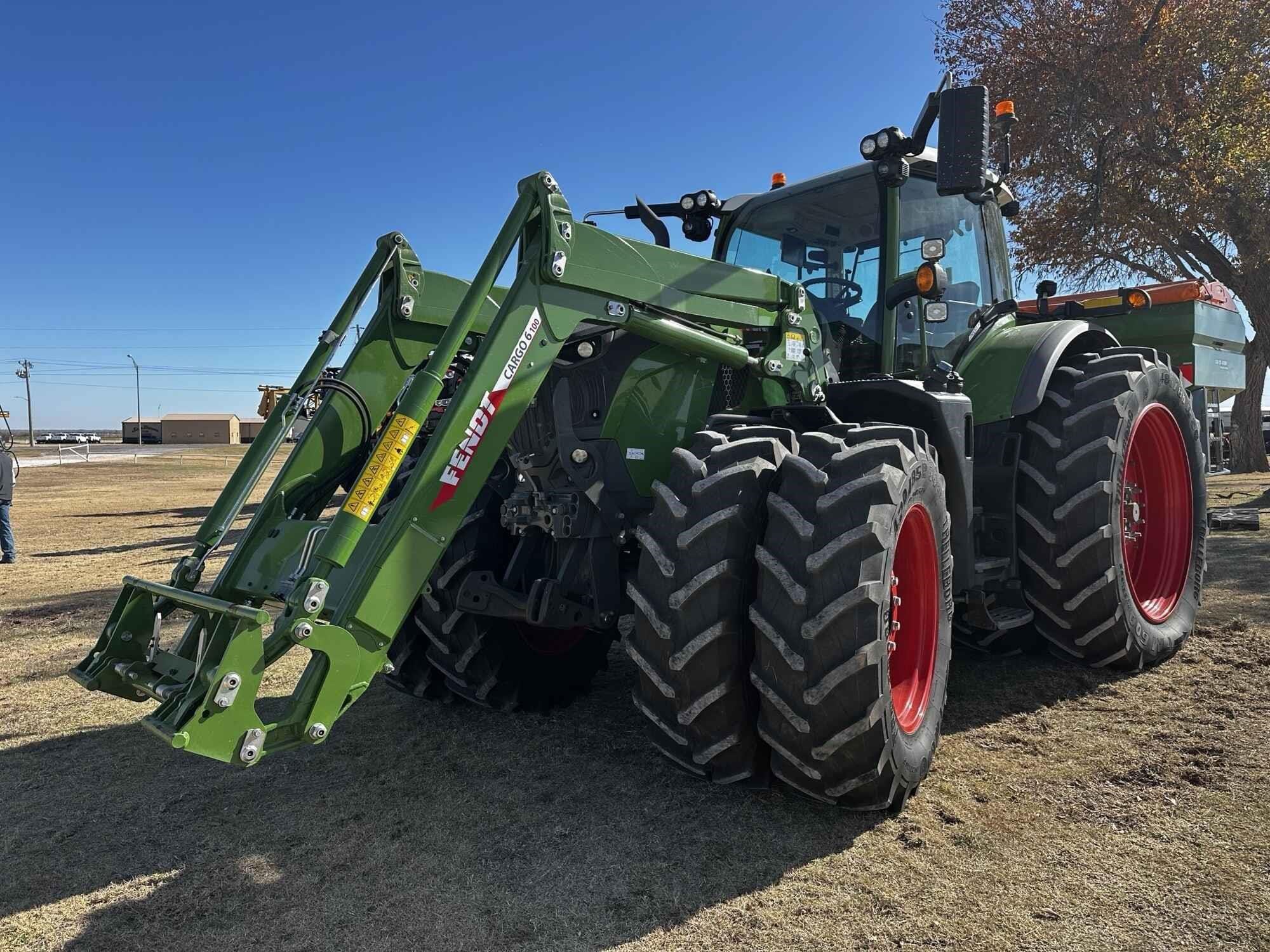 2023 Fendt 728 Vario Equipment Image0