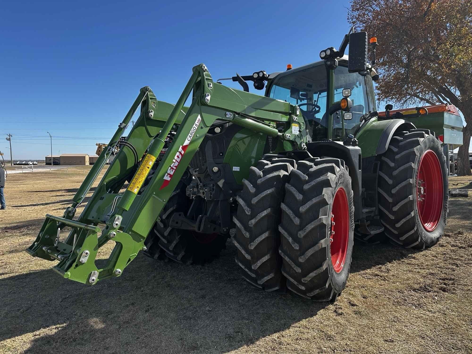 2023 Fendt 728 Vario Equipment Image0