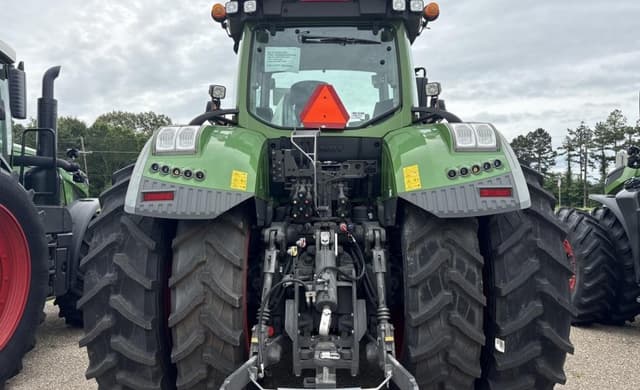 Image of Fendt 933 Vario equipment image 3