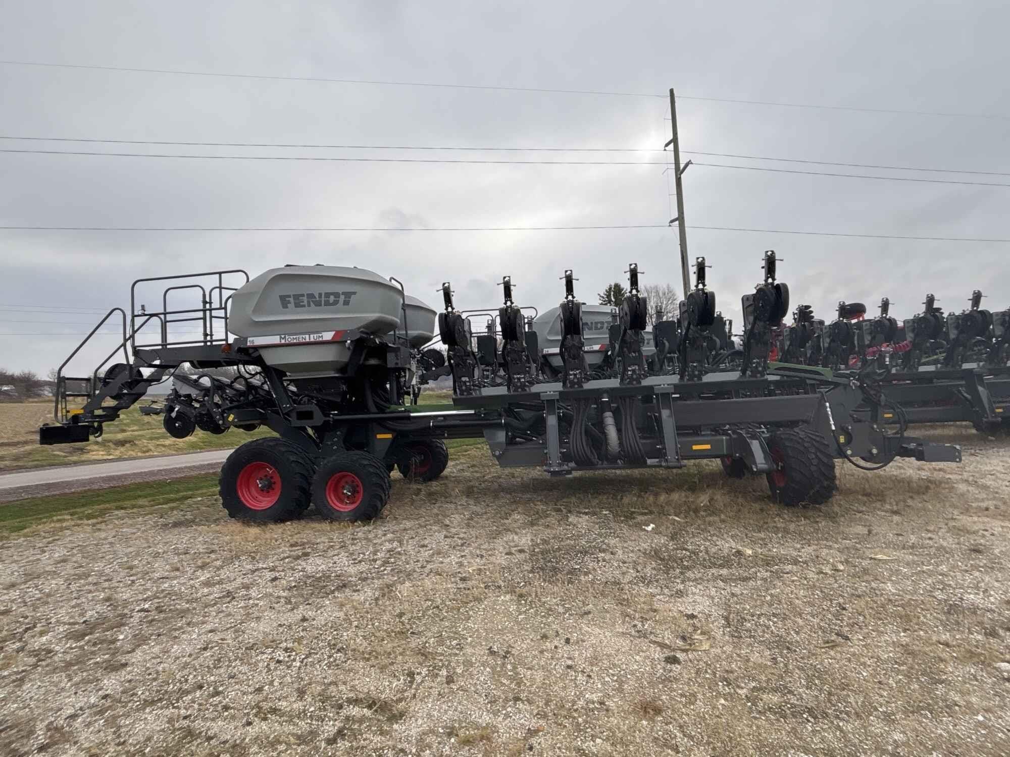 Main image Fendt Momentum 16