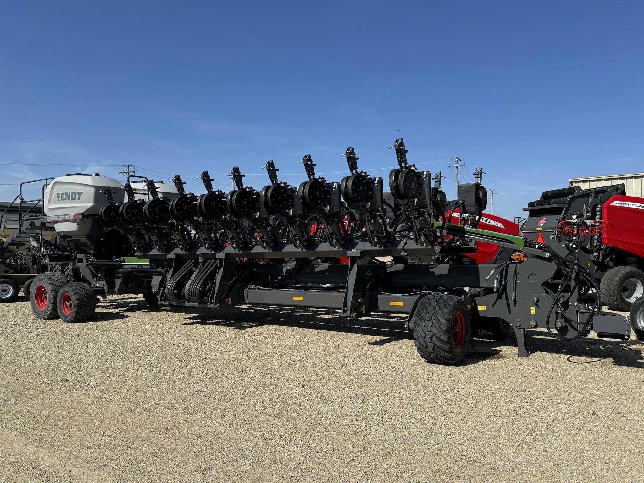 2023 Fendt Momentum 24 Equipment Image0