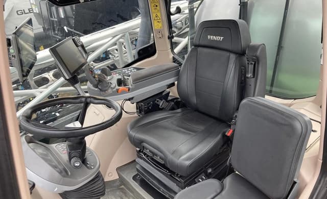 Image of Fendt RoGator 934H equipment image 4