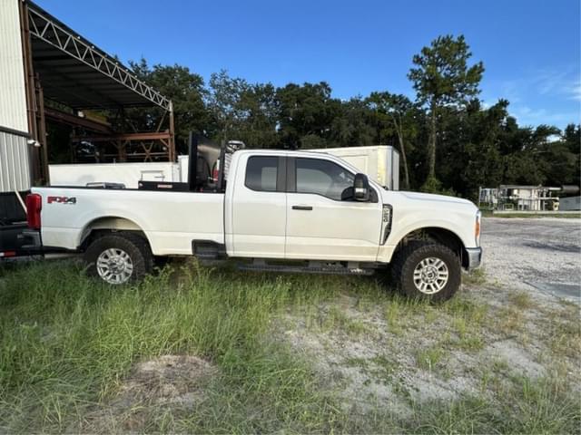 Image of Ford F-250 equipment image 3