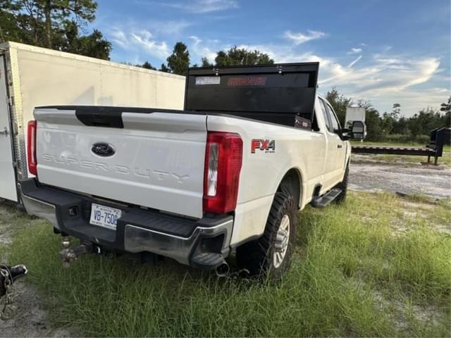 Image of Ford F-250 equipment image 4