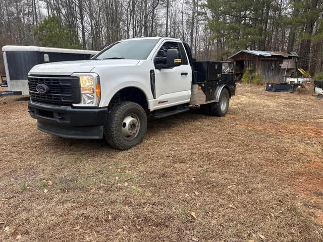 Image of Ford F-350 equipment image 1
