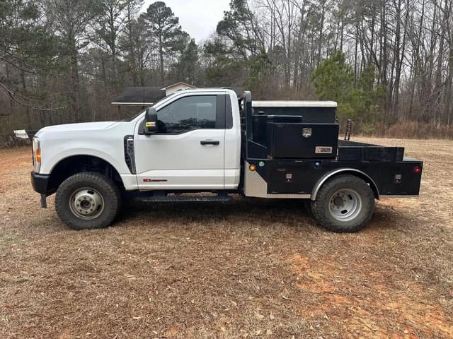 Image of Ford F-350 equipment image 2