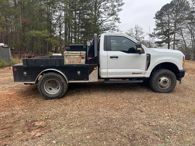 Image of Ford F-350 equipment image 3