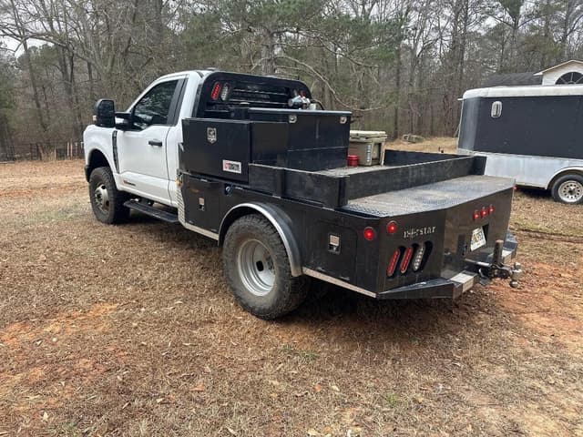 Image of Ford F-350 equipment image 4