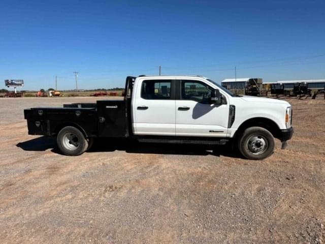 Image of Ford F-350 equipment image 1