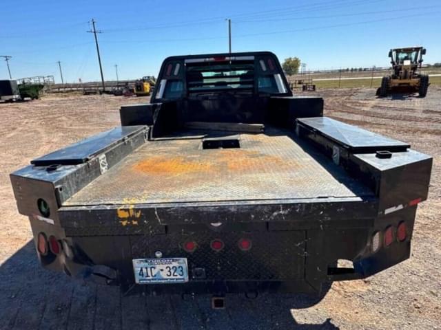 Image of Ford F-350 equipment image 3