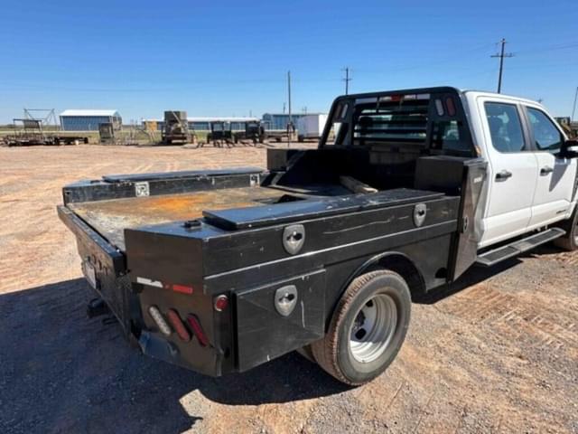 Image of Ford F-350 equipment image 2