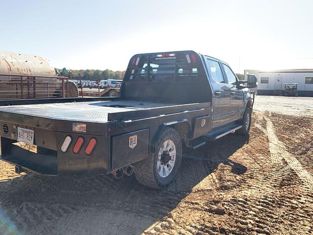 Image of Ford F-350 equipment image 3