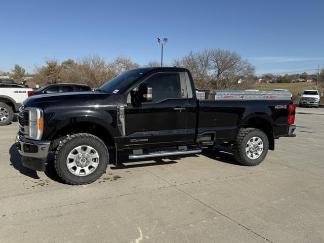 Image of Ford F-350 equipment image 4