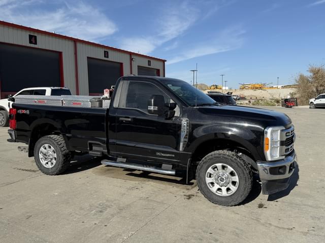 Image of Ford F-350 equipment image 1