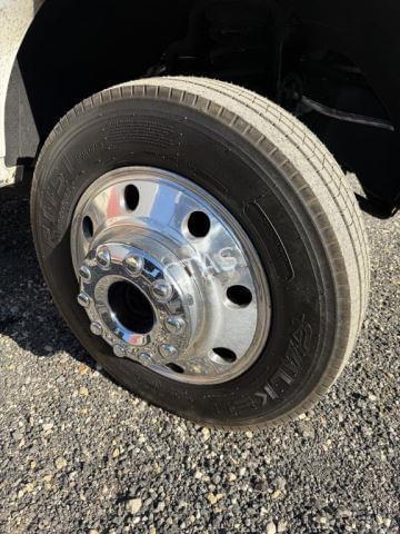 Image of Ford F-450 equipment image 3