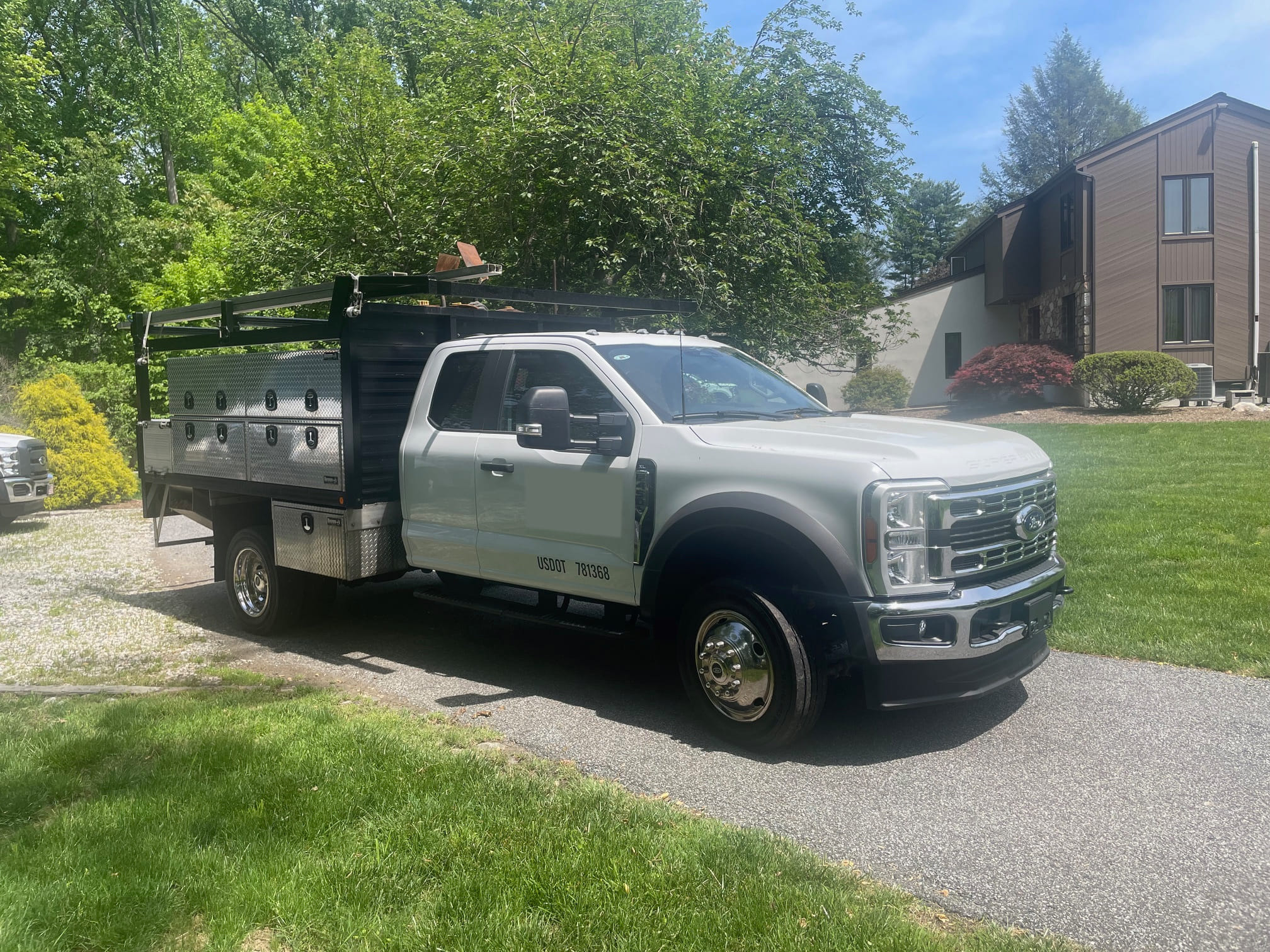 2023 Ford F-450 Equipment Image0