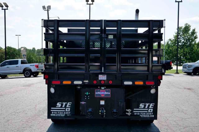 Image of Ford F-750 equipment image 4