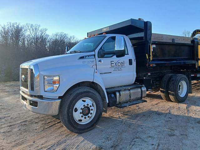 Image of Ford F-750 equipment image 1