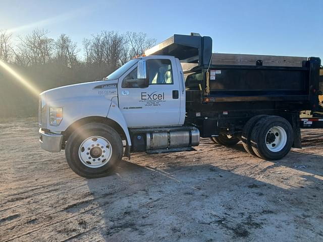 Image of Ford F-750 equipment image 2