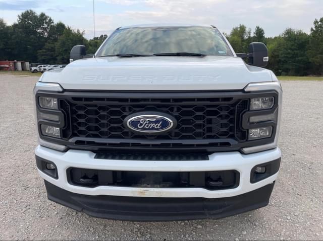 Image of Ford F-250 equipment image 2
