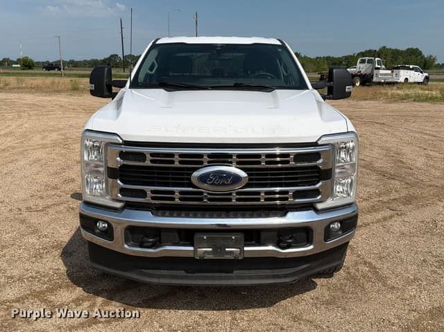 Image of Ford F-250 equipment image 1