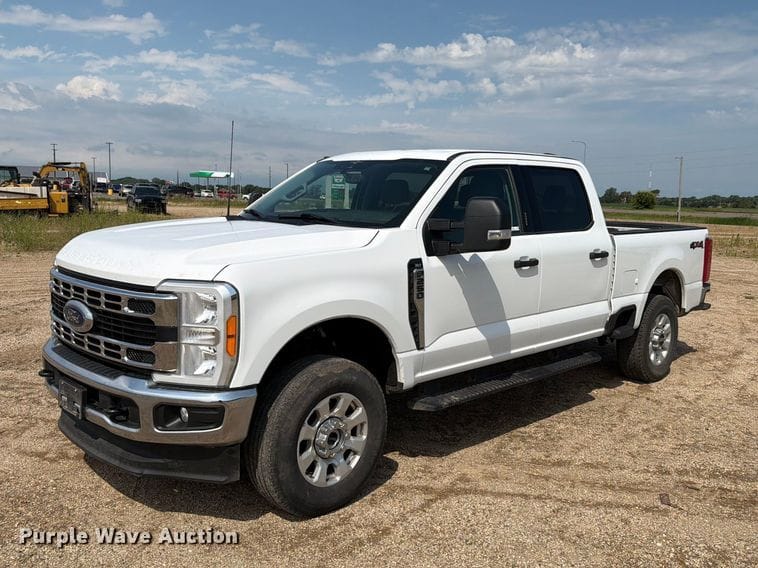 2023 Ford F-250 Equipment Image0