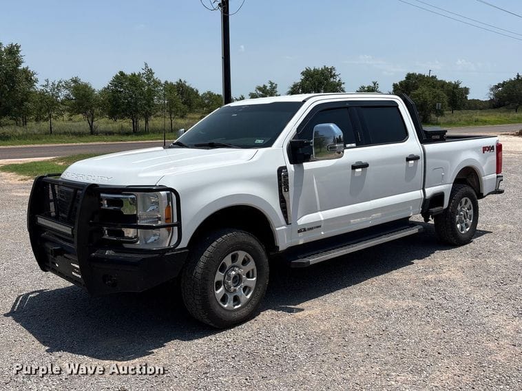2023 Ford F-250 Equipment Image0