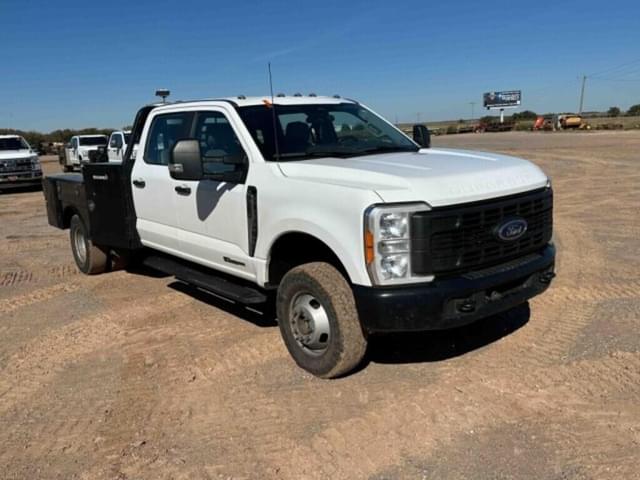Image of Ford F-350 equipment image 1