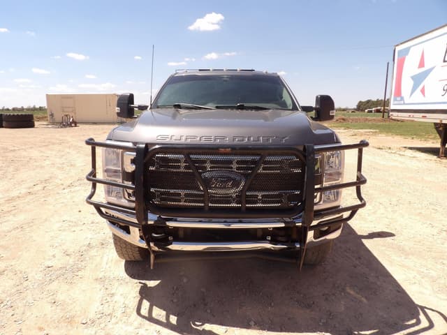 Image of Ford F-350 equipment image 4