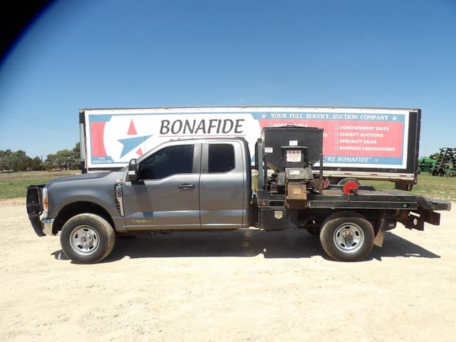 Image of Ford F-350 equipment image 1