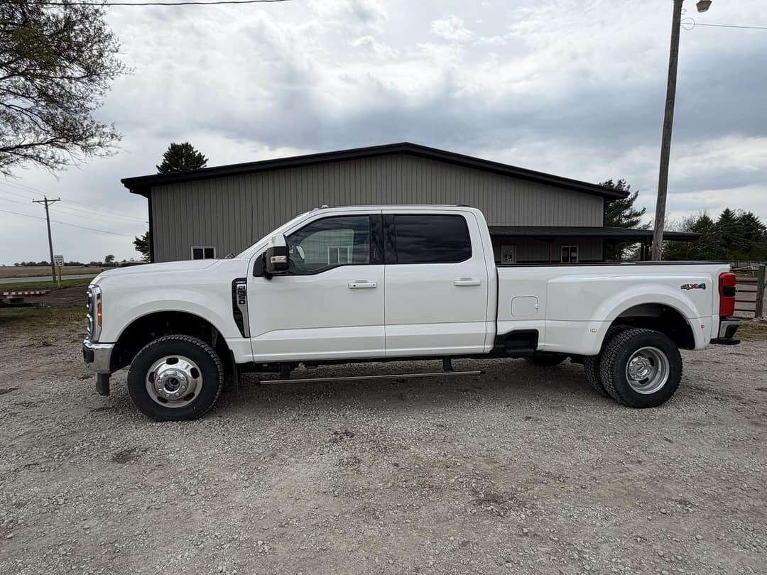 Image of Ford F-350 Primary image