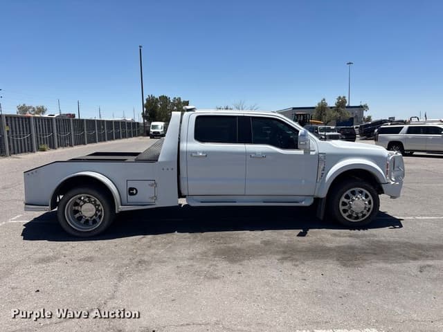 Image of Ford F-450 equipment image 3