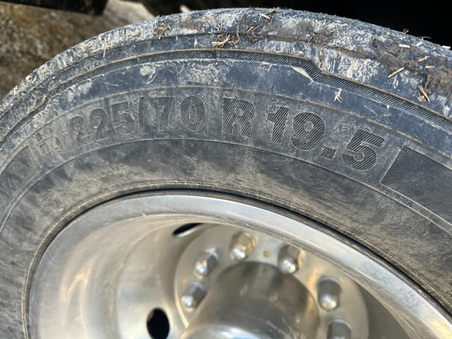 Image of Ford F-450 equipment image 4