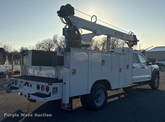 Image of Ford F-550 equipment image 4