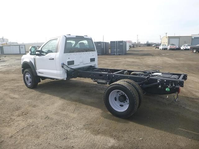 Image of Ford F-600 equipment image 3