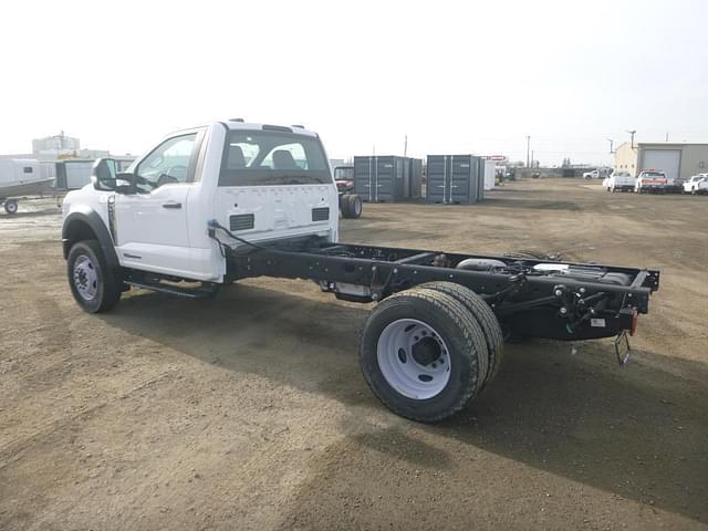 Image of Ford F-600 equipment image 3