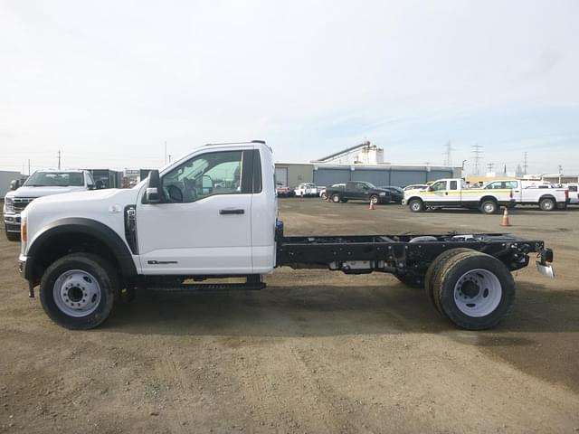 Image of Ford F-600 equipment image 4