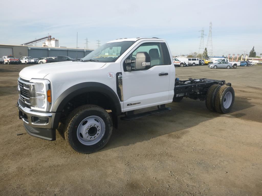Image of Ford F-600 Primary image