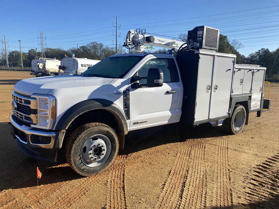 Image of Ford F-600 Primary image