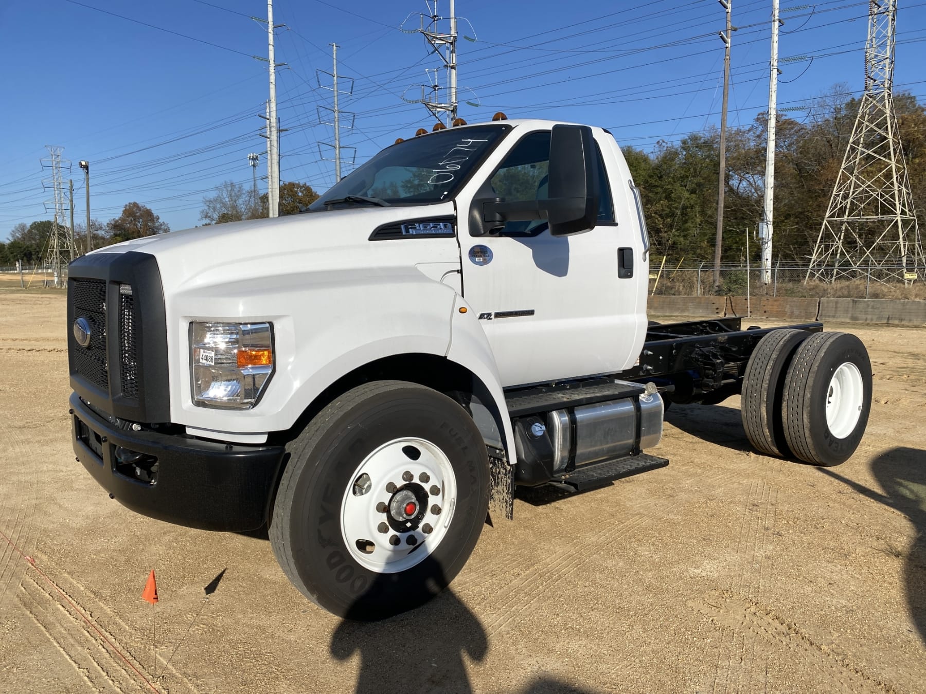 2023 Ford F-650 Equipment Image0