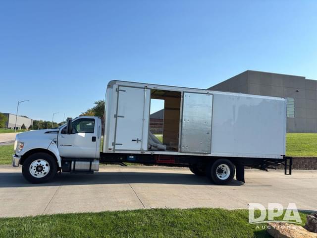 Image of Ford F-650 equipment image 2