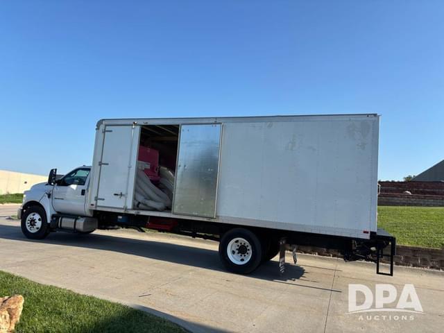 Image of Ford F-650 equipment image 4