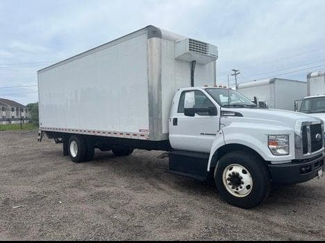 Image of Ford F-750 equipment image 2