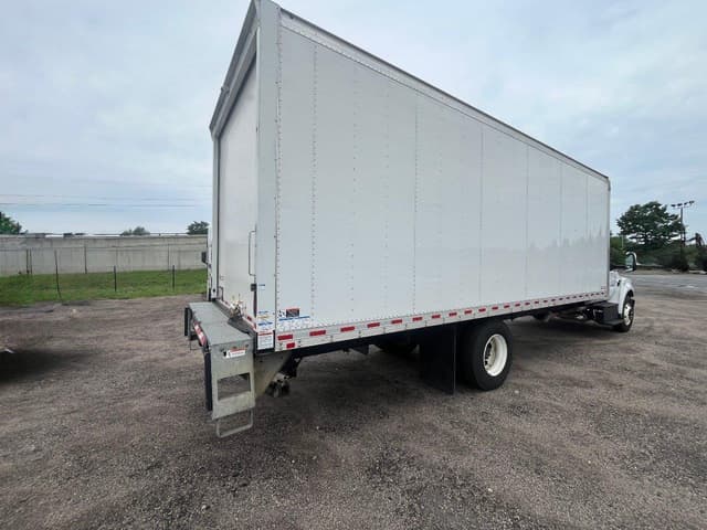 Image of Ford F-750 equipment image 4