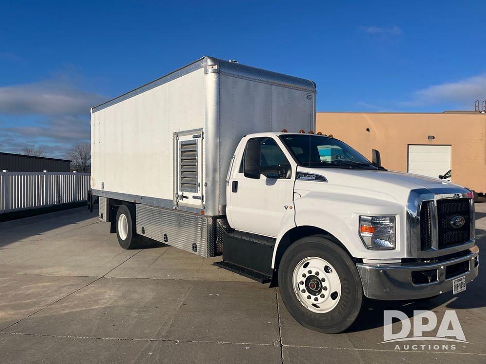 Image of Ford F-750 Primary image