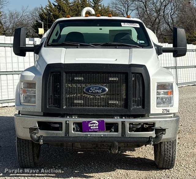 Image of Ford F-750 equipment image 1