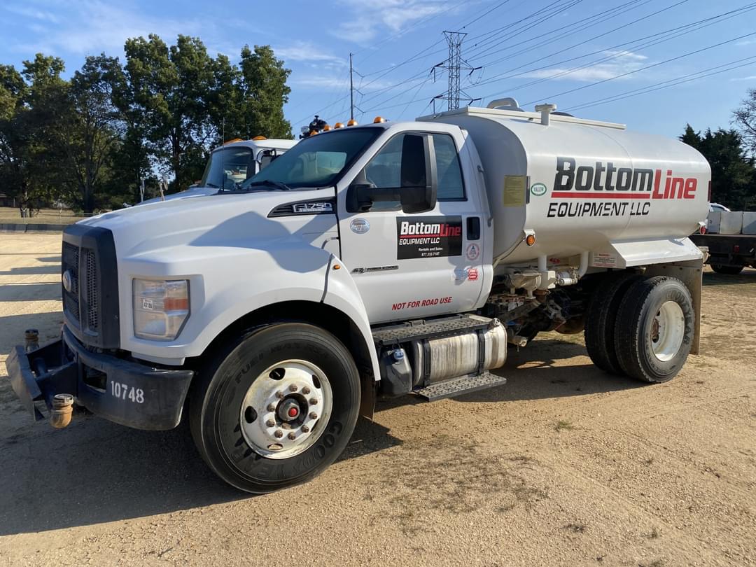 Image of Ford F-750 Primary image