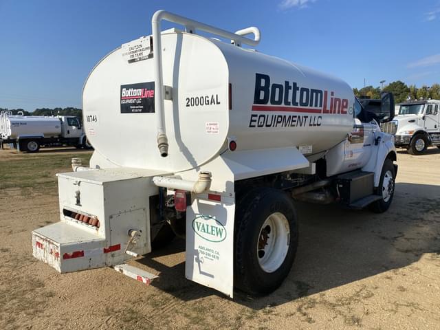 Image of Ford F-750 equipment image 2