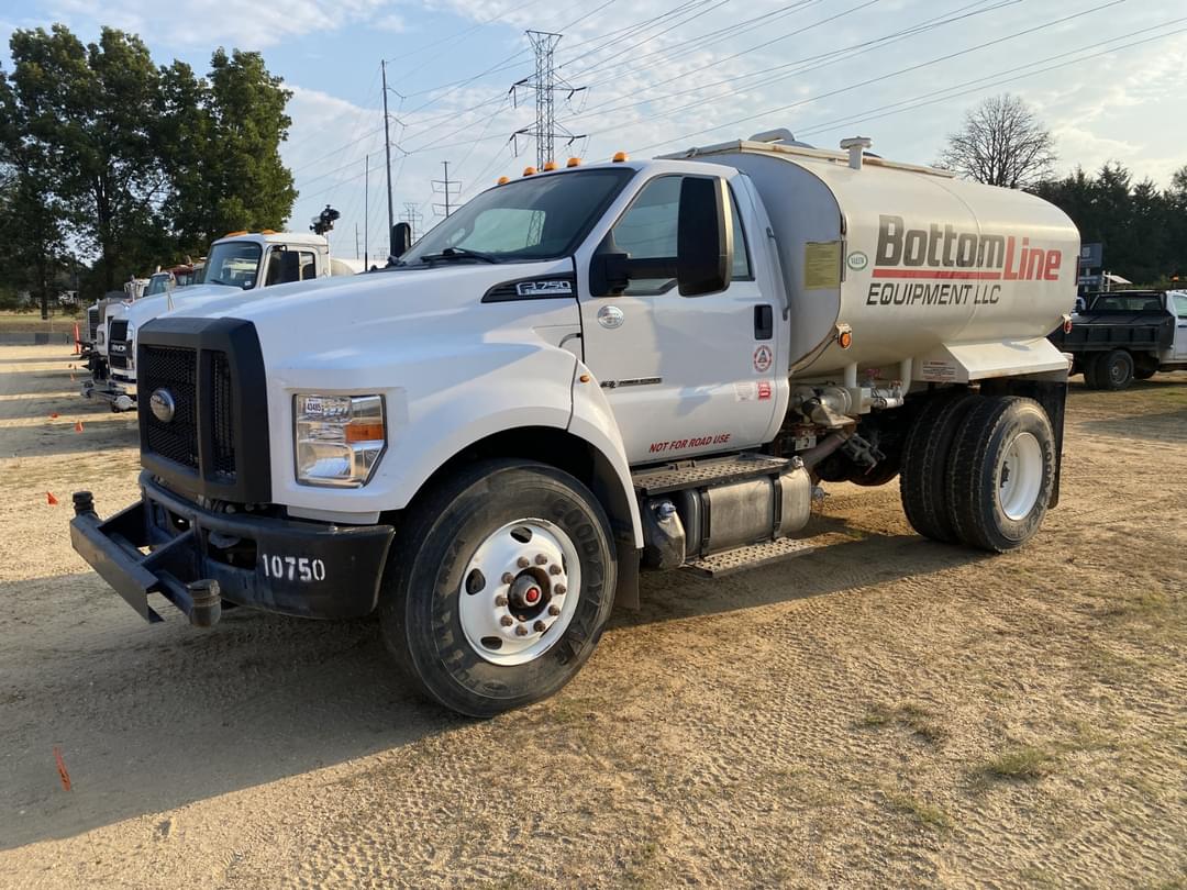 Image of Ford F-750 Primary image