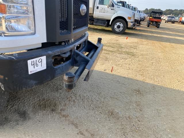 Image of Ford F-750 equipment image 4